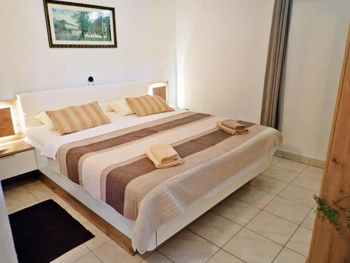Apartments In Jasenice 41709